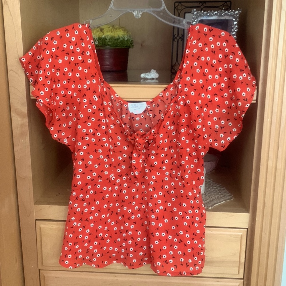 Cute summer blouse with small  knot in front